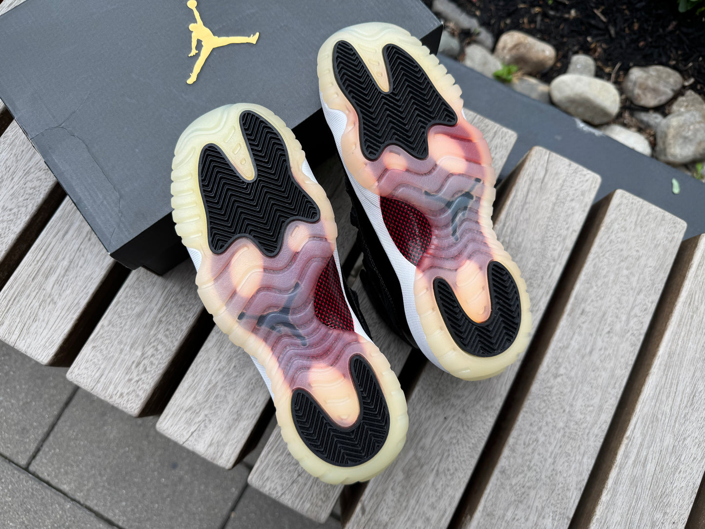 Jordan 11 Retro 72-10 (GS) *WITH FLAW*