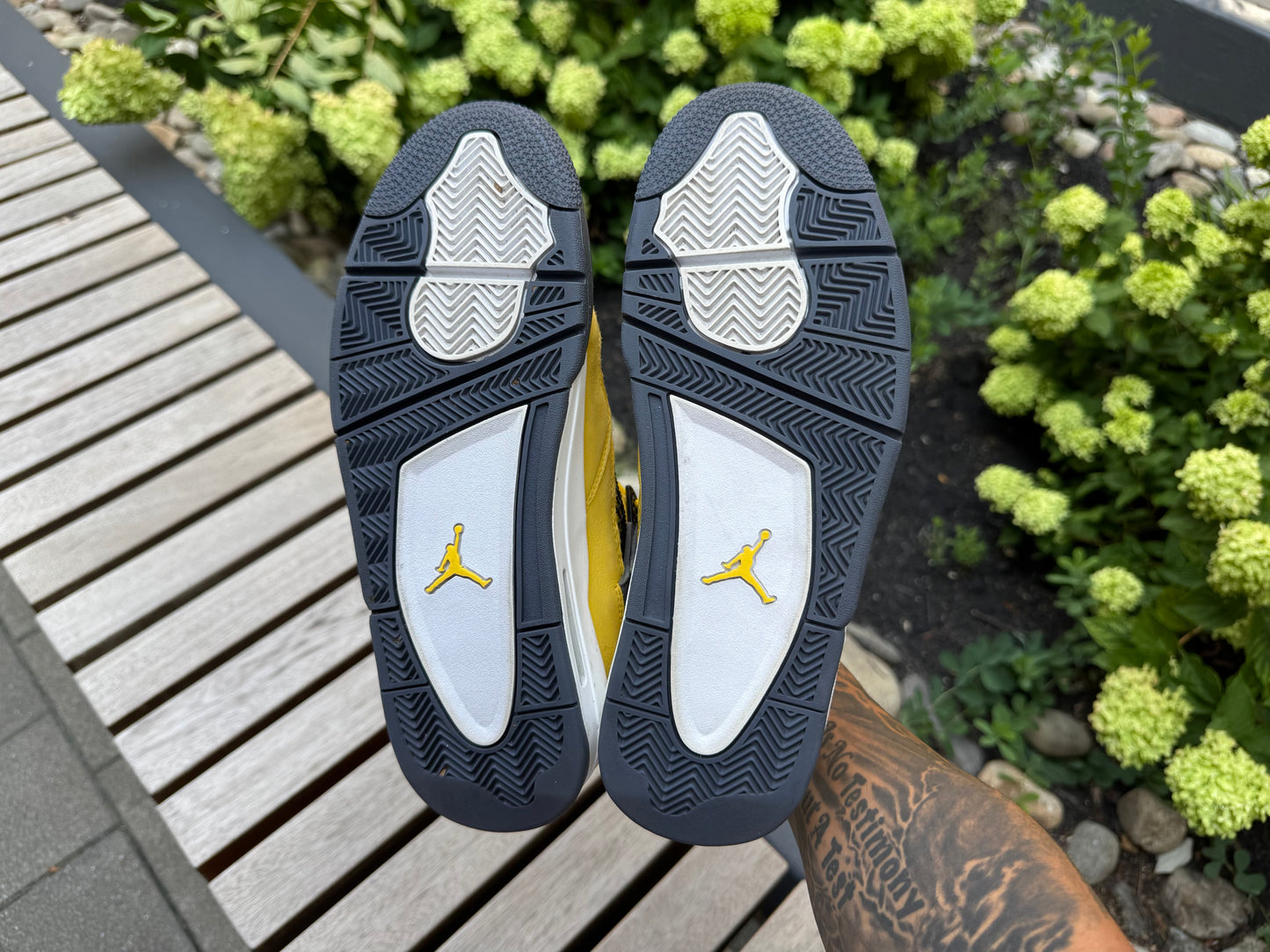 Jordan 4 Retro Lightning (2021) *USED* (REP BOX)