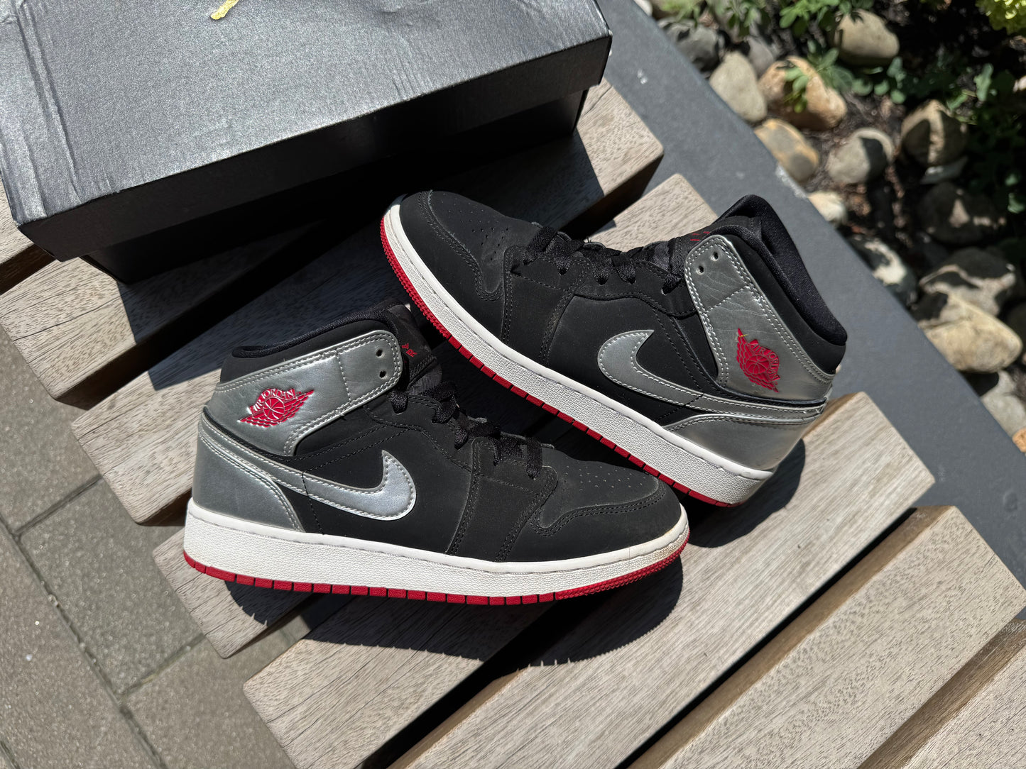 Jordan 1 Mid Black Red Silver (GS) *USED*