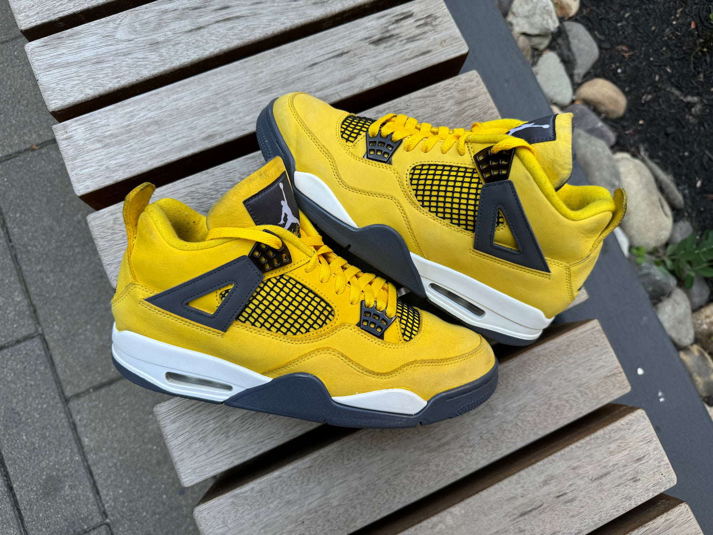 Jordan 4 Retro Lightning (2021) *USED* (REP BOX)