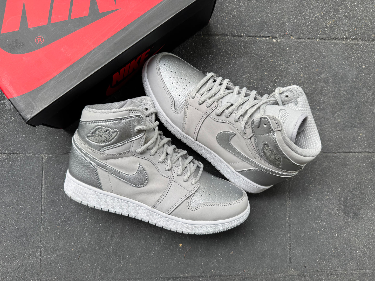 Jordan 1 Retro High CO Japan Neutral Grey (GS) *USED*