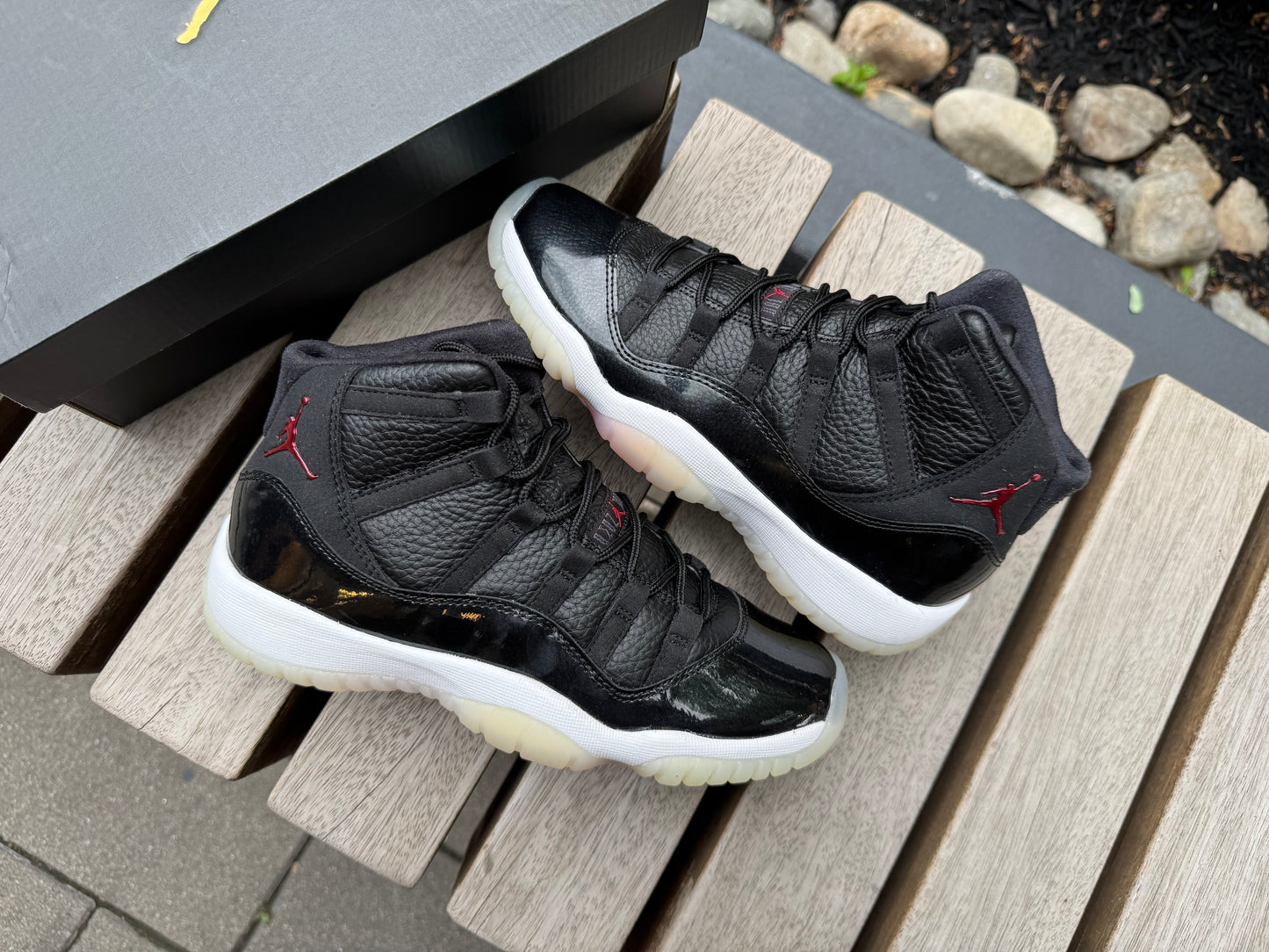 Jordan 11 Retro 72-10 (GS) *WITH FLAW*