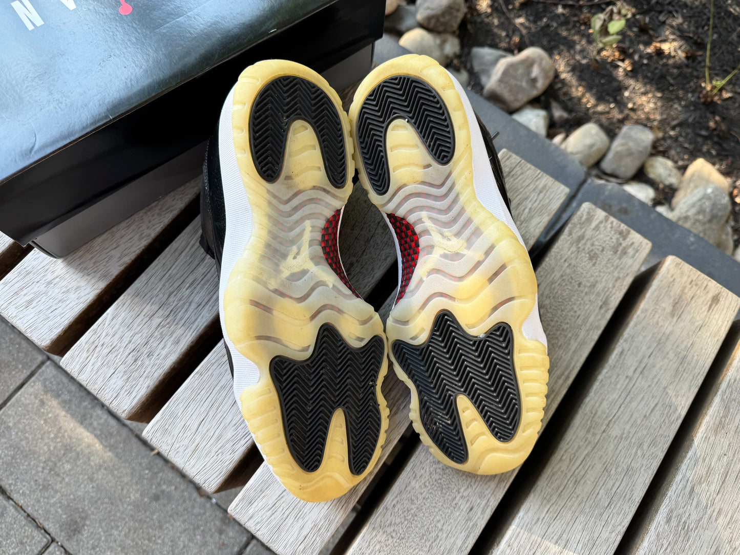 Jordan 11 Retro Low 72-10 *USED*