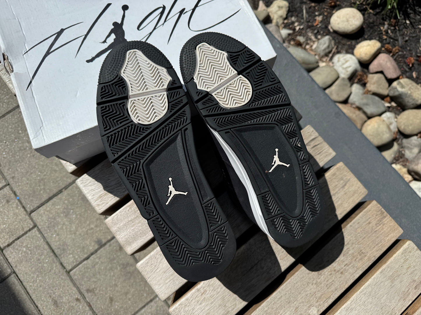 Jordan 4 Retro White Thunder *USED*