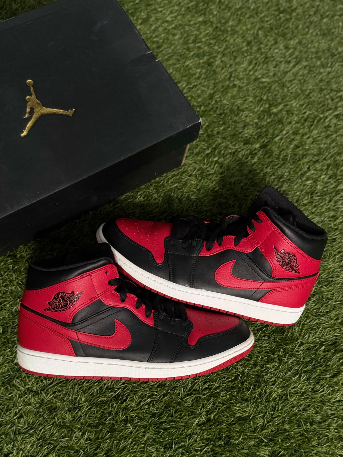 Jordan 1 Mid Banned (2020)