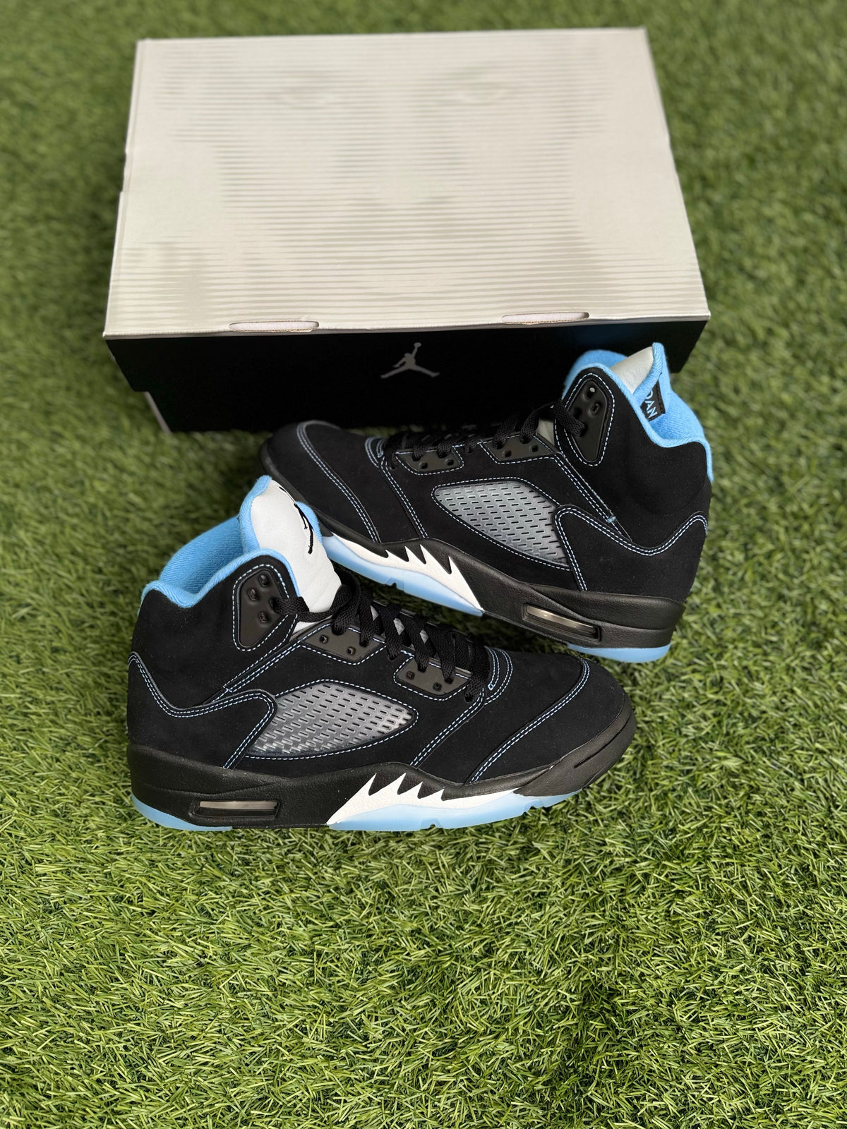 Jordan 5 Retro Black University Blue (2026)