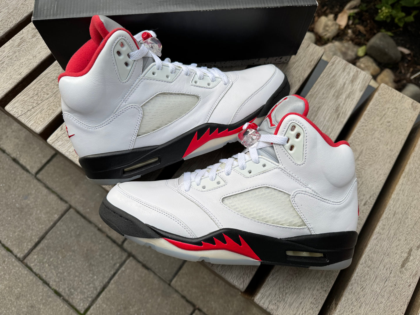 Jordan 5 Retro Fire Red Silver Tongue (2020) *USED*