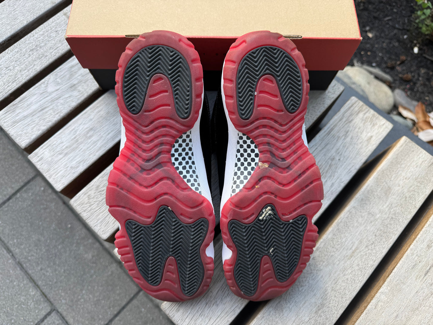 Jordan 11 Retro Playoffs Bred (2019) *USED*