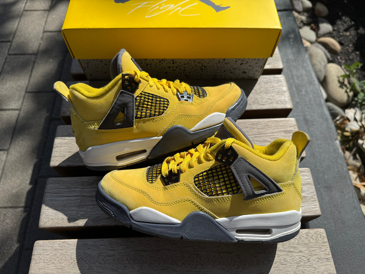 Jordan 4 Retro Lightning (2021) (GS) *USED*