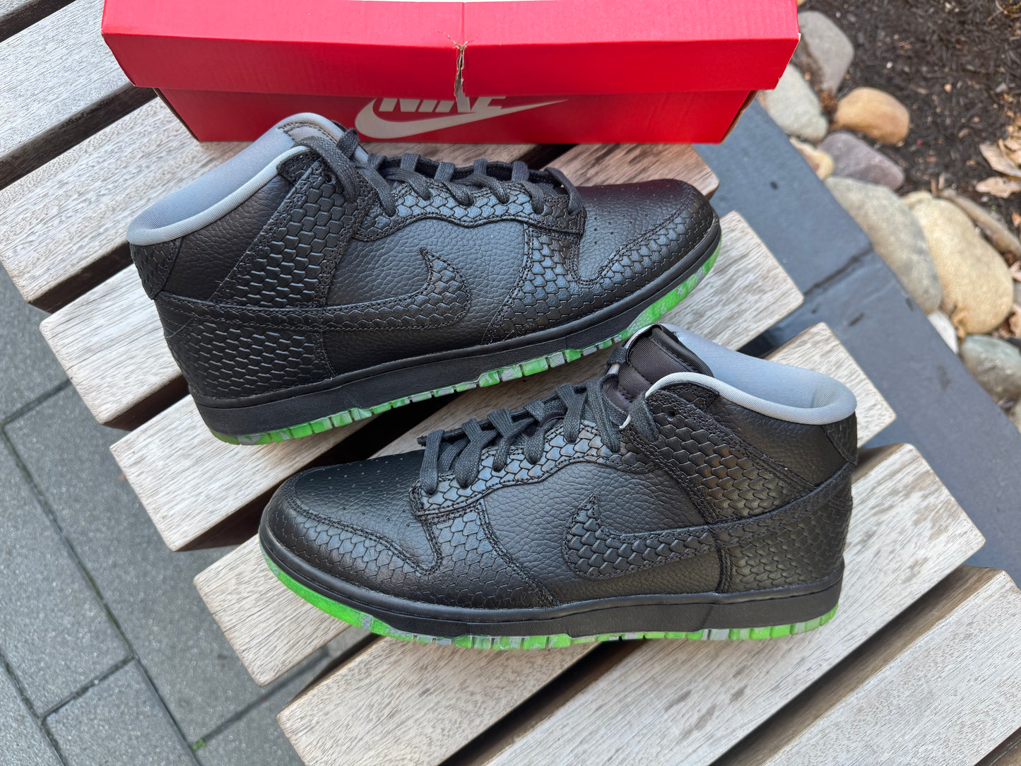 Nike Dunk Mid Premium Halloween Headless Horseman *USED*
