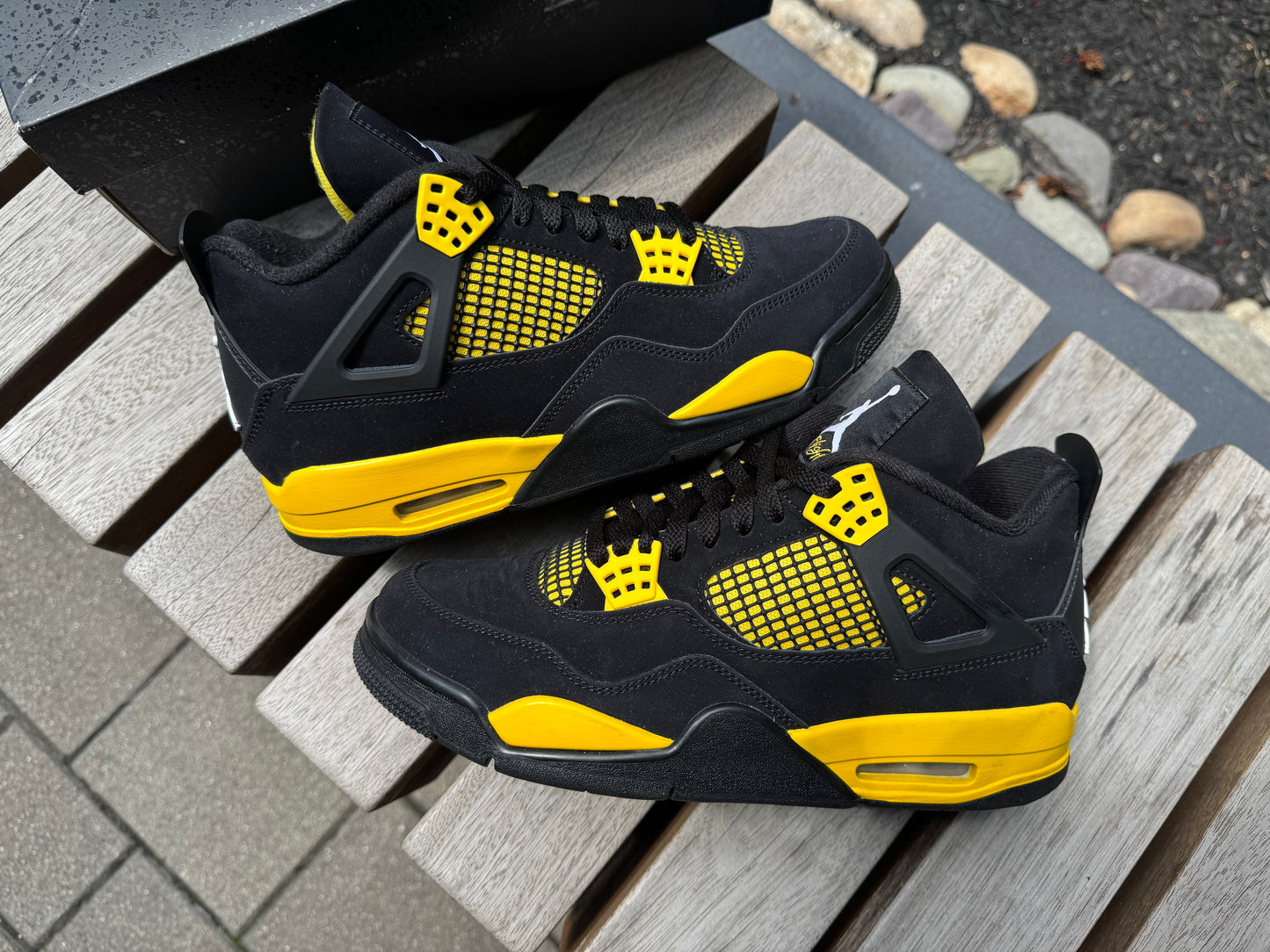 Jordan 4 Retro Thunder (2023) *USED*