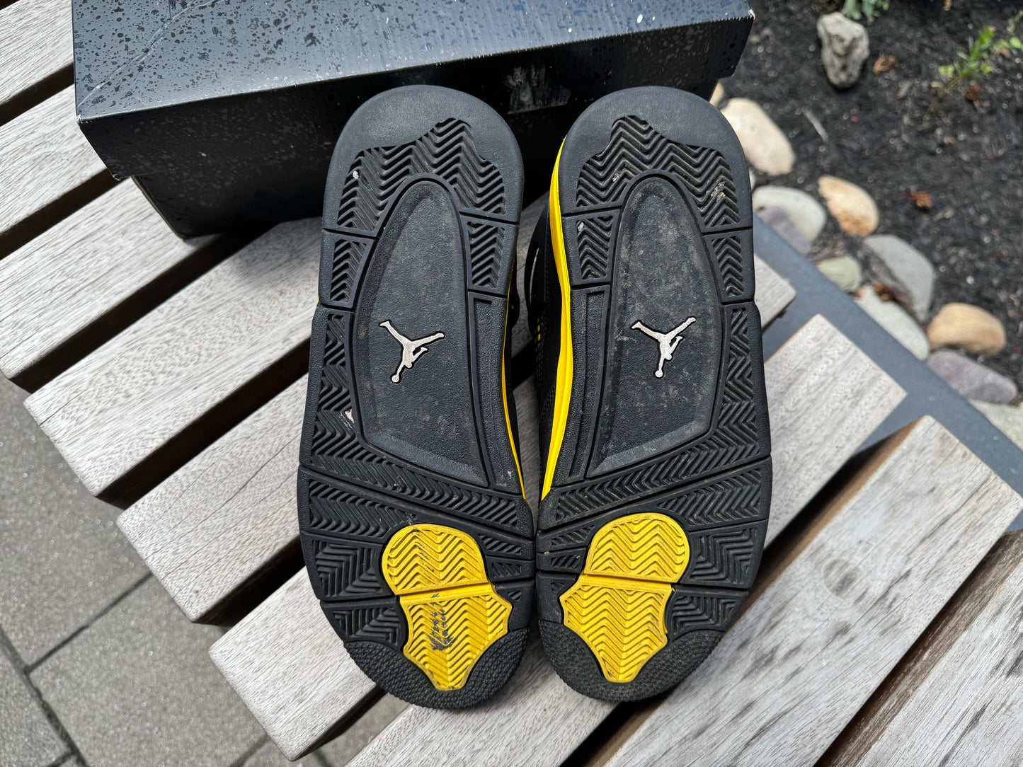 Jordan 4 Retro Thunder (2023) *USED*