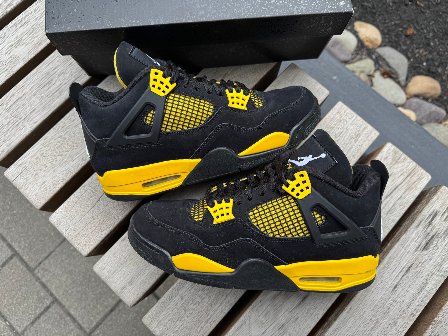 Jordan 4 Retro Thunder (2023) *USED*