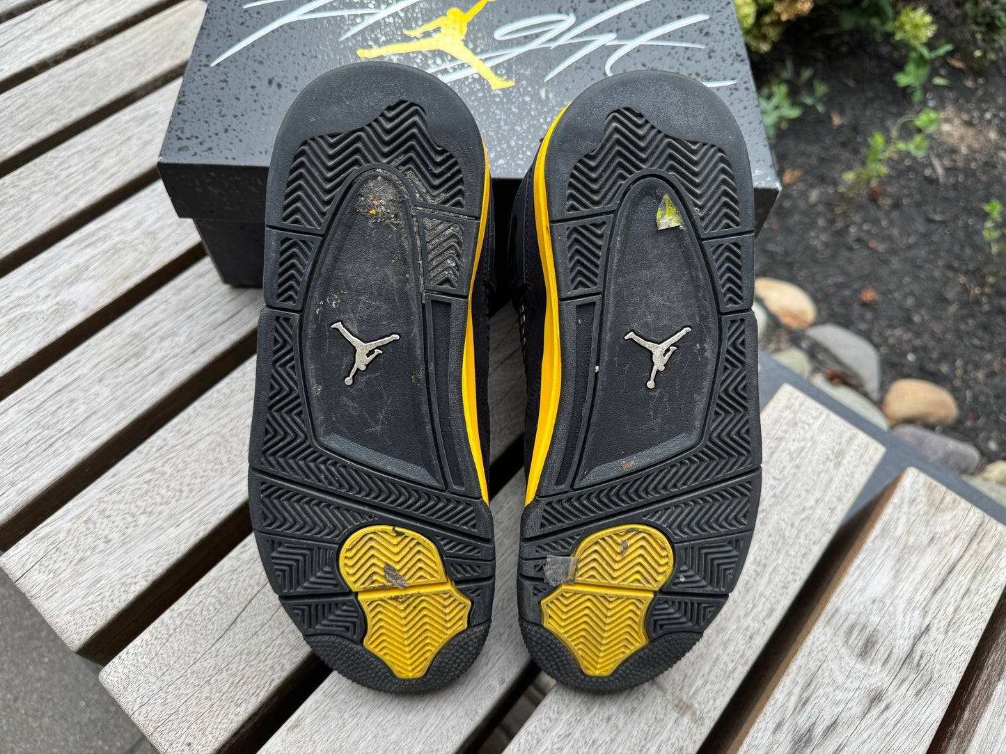 Jordan 4 Retro Thunder (2023) *USED*