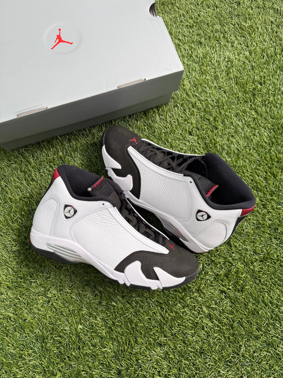 Jordan 14 Retro Black Toe (2024)