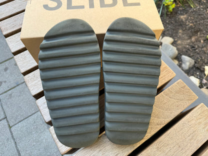 Adidas Yeezy Slide Dark Onyx *USED*