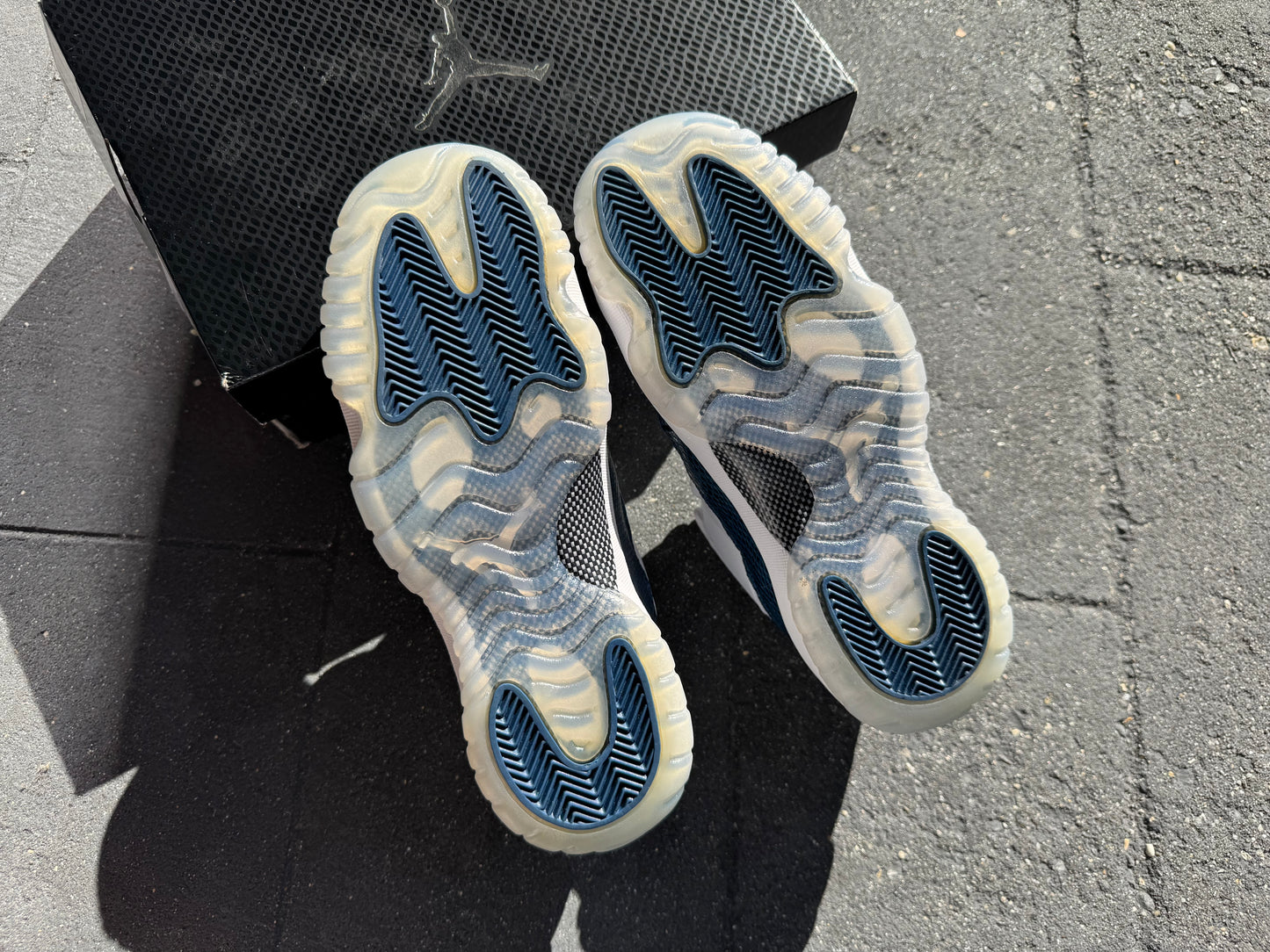 Jordan 11 Retro Low Snake Navy (2019) (GS) *USED*