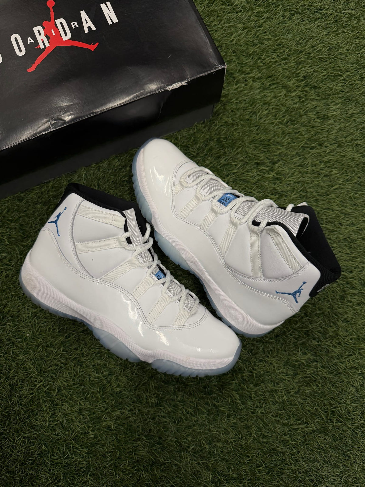 Jordan 11 Retro Legend Blue (2024)