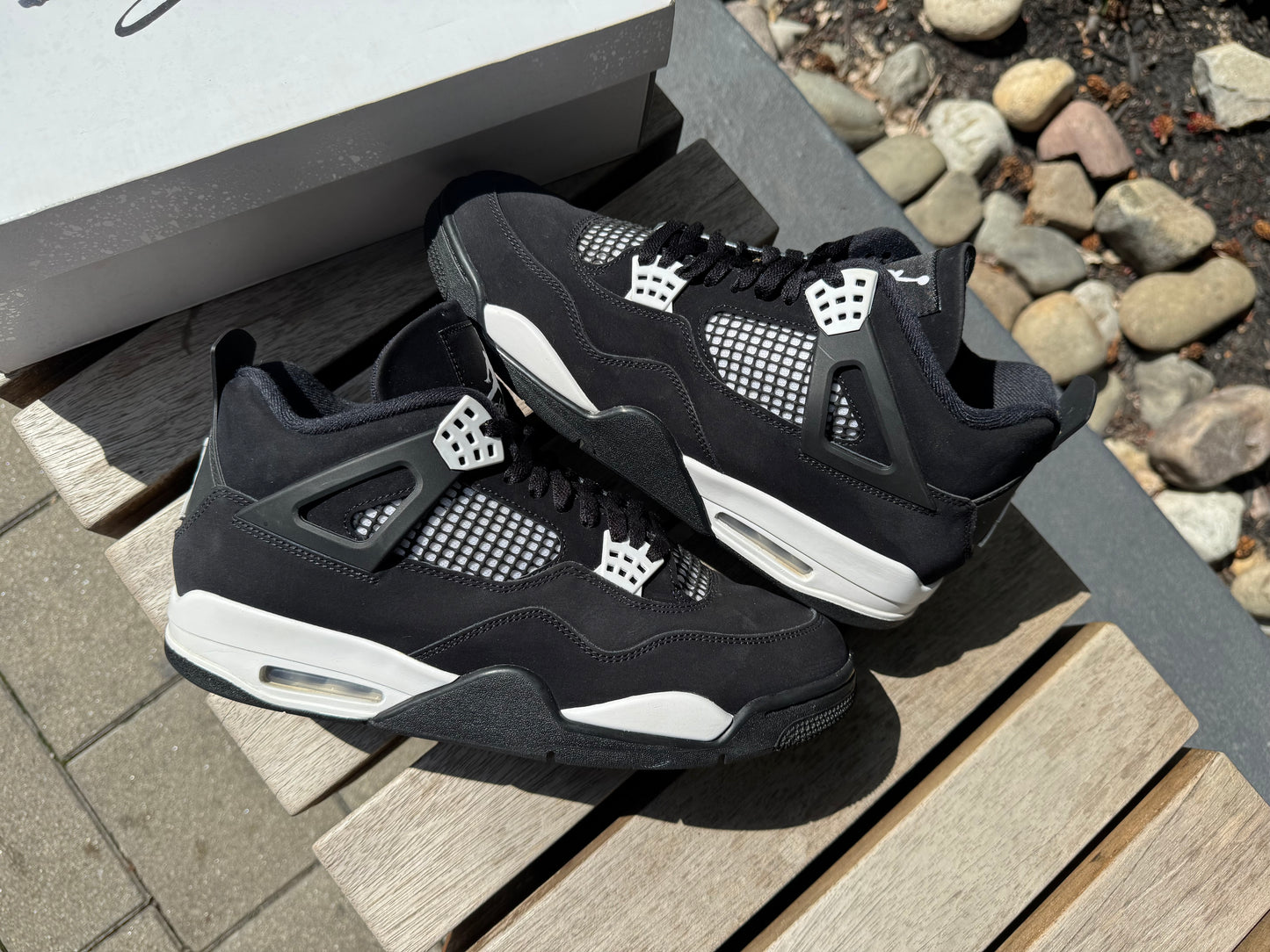 Jordan 4 Retro White Thunder *USED*