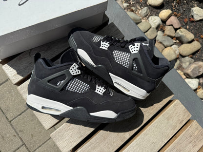 Jordan 4 Retro White Thunder *USED*