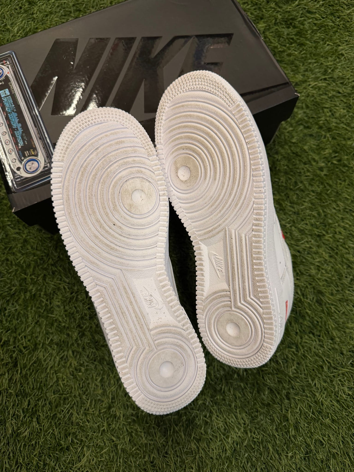 Nike Air Force 1 Low Supreme White