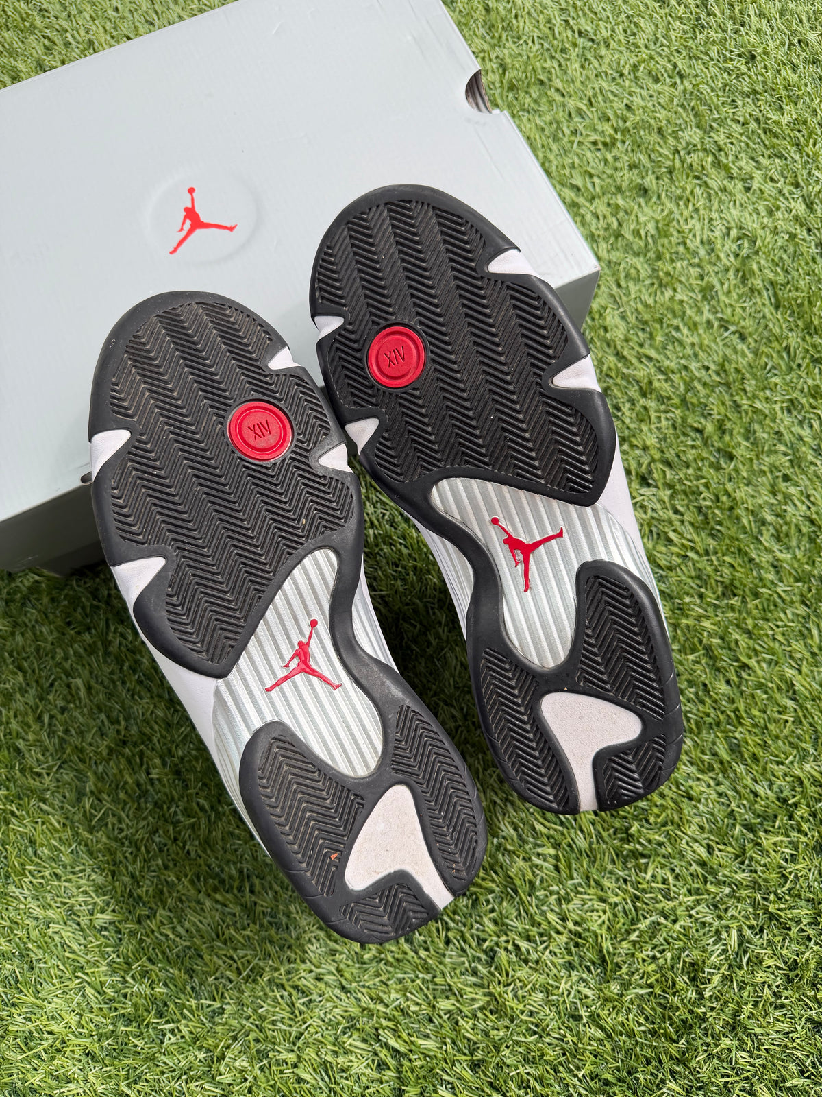 Jordan 14 Retro Black Toe (2024)