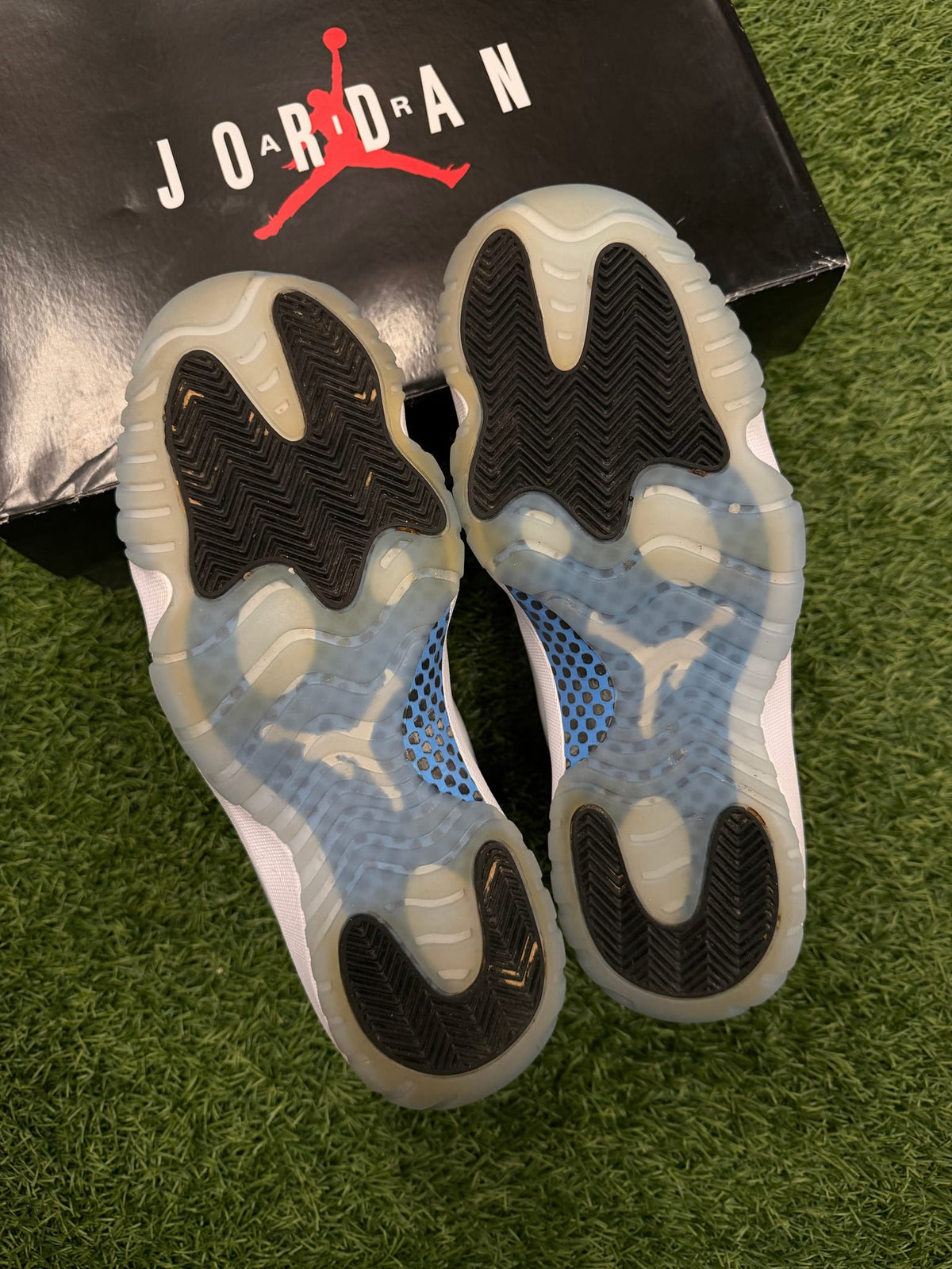 Jordan 11 Retro Legend Blue (2024)