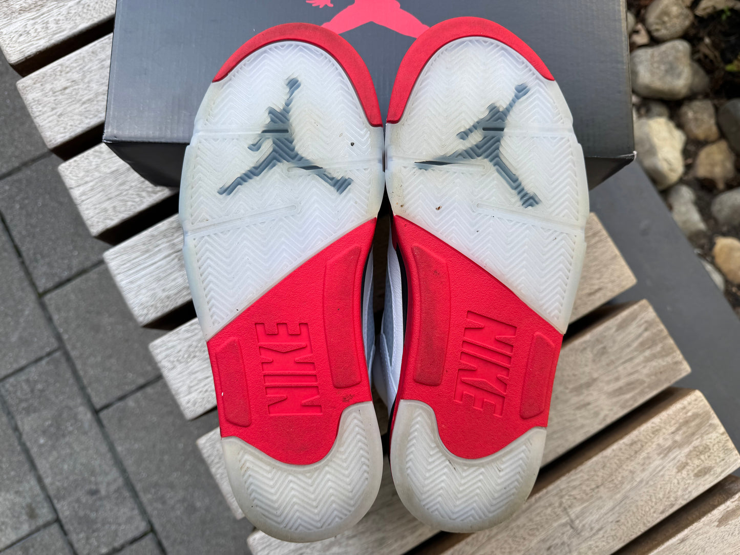 Jordan 5 Retro Fire Red Black Tongue (2025) *USED*