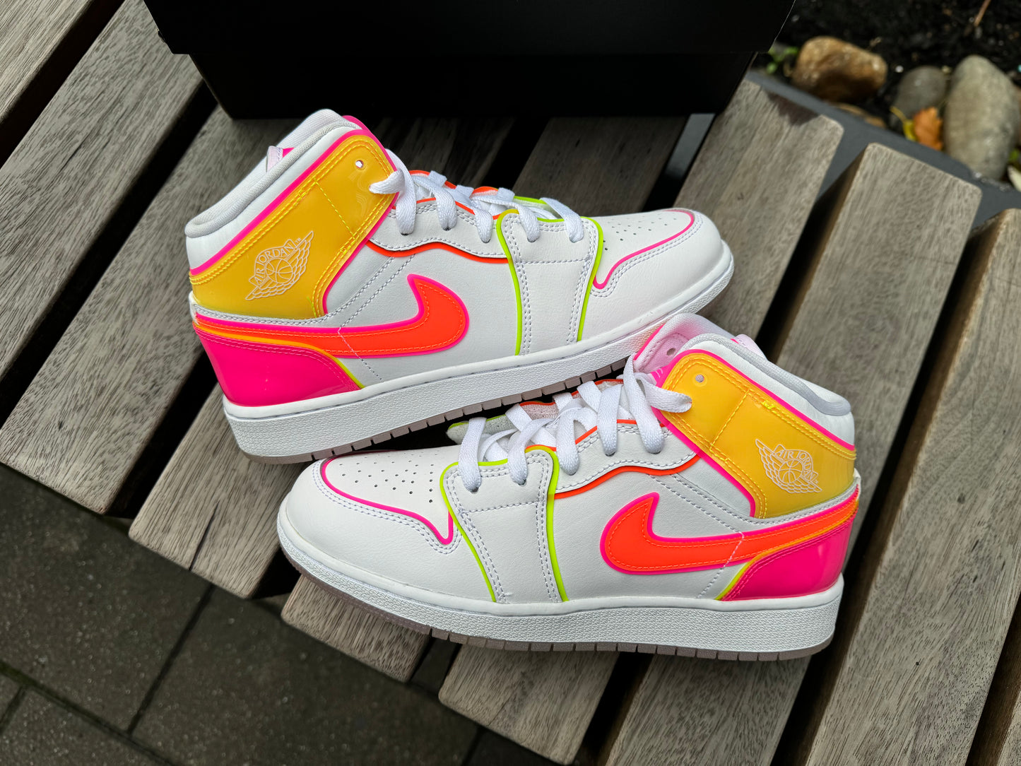 Jordan 1 Mid Edge Glow (GS) *USED*