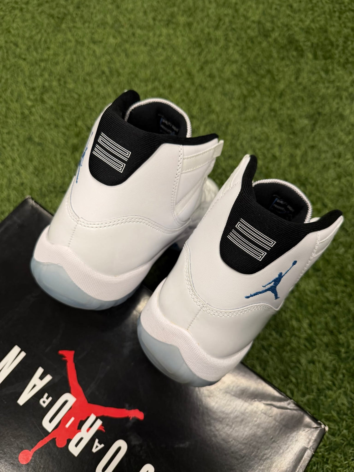 Jordan 11 Retro Legend Blue (2024)