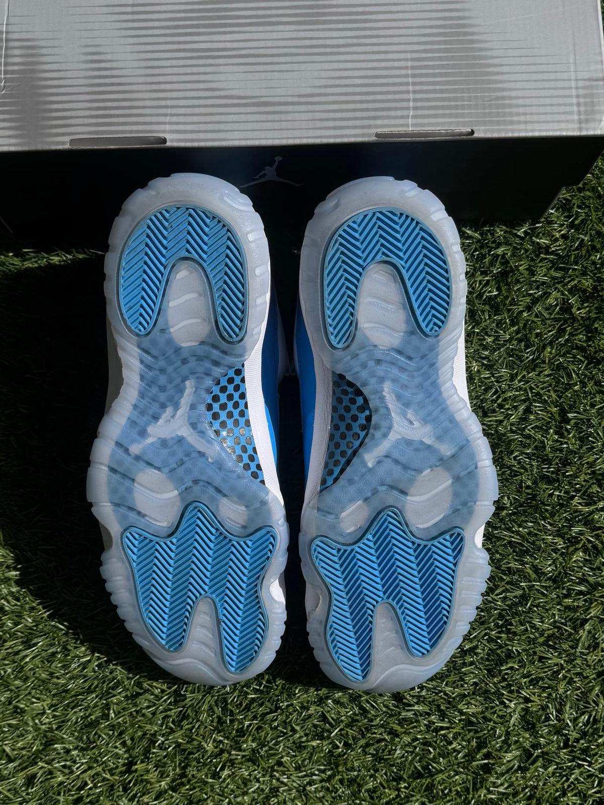 Jordan 11 Retro Low University Blue (2026)