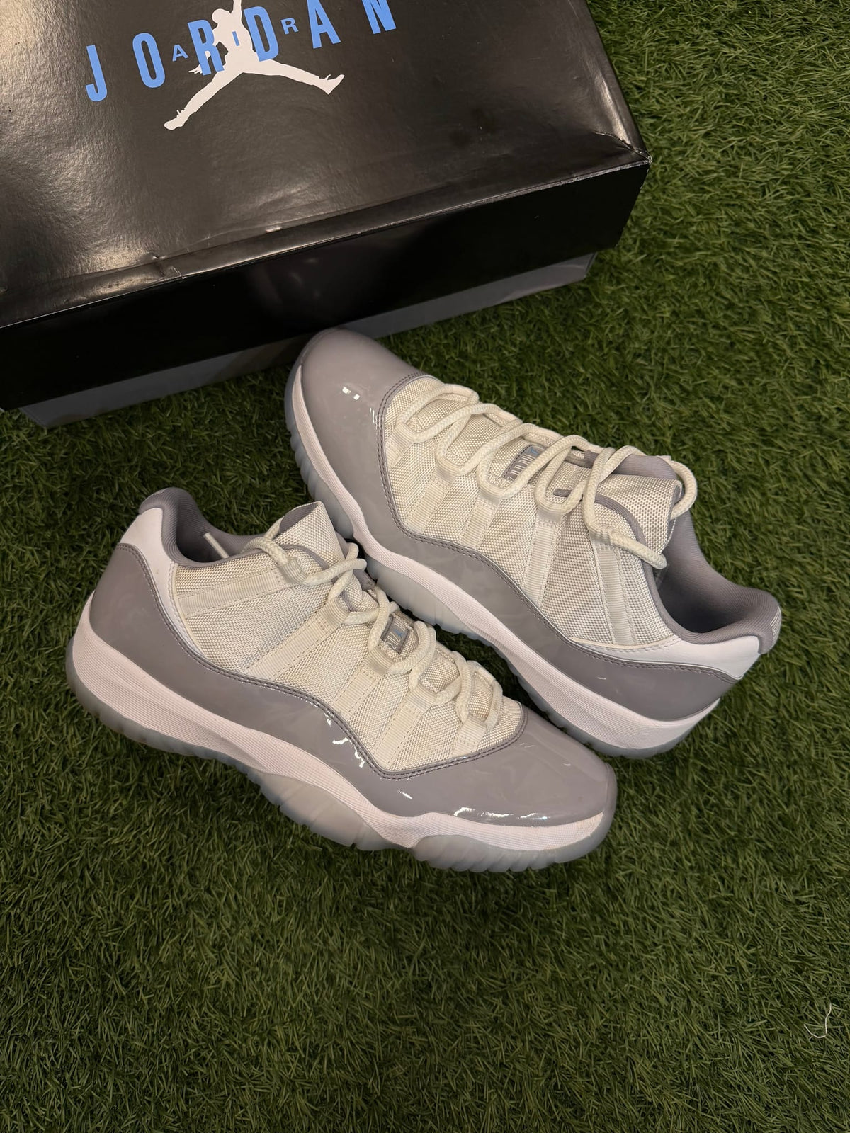 Jordan 11 Retro Low Cement Grey