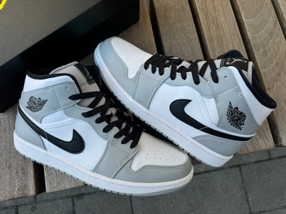 Jordan 1 Mid Light Smoke Grey *USED*