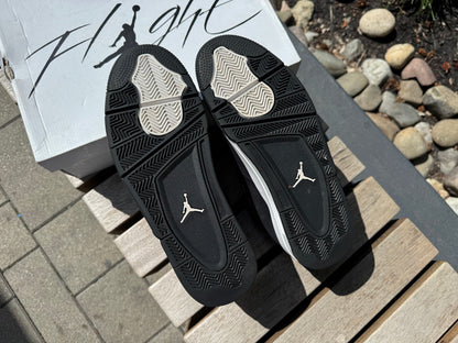 Jordan 4 Retro White Thunder *USED*