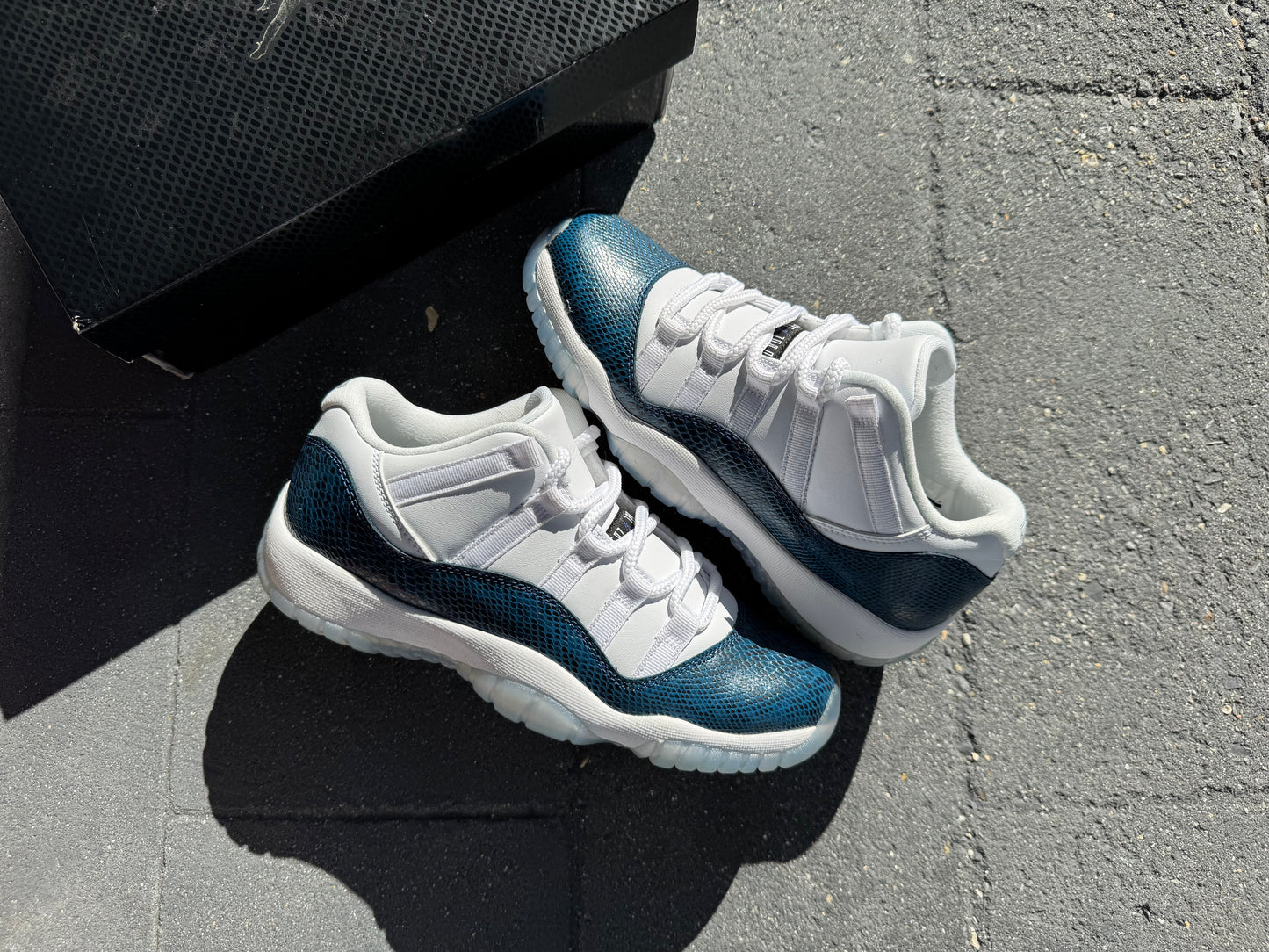 Jordan 11 Retro Low Snake Navy (2019) (GS) *USED*