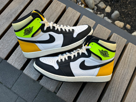 Jordan 1 Retro High White Black Volt University Gold *USED*