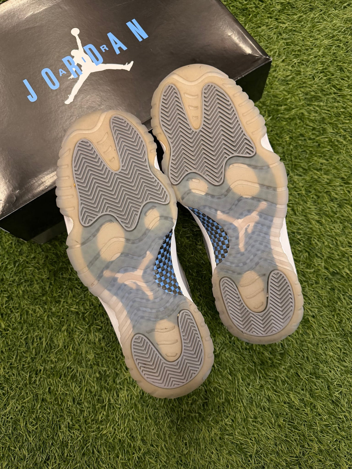 Jordan 11 Retro Low Cement Grey