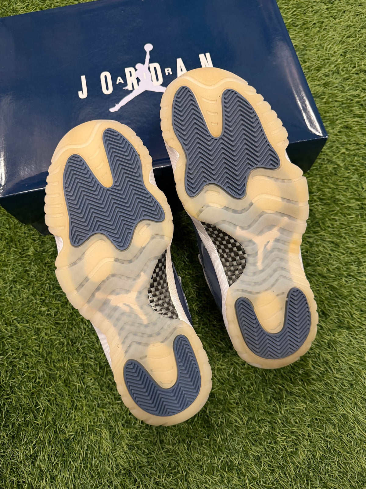 Jordan 11 Retro Low Diffused Blue