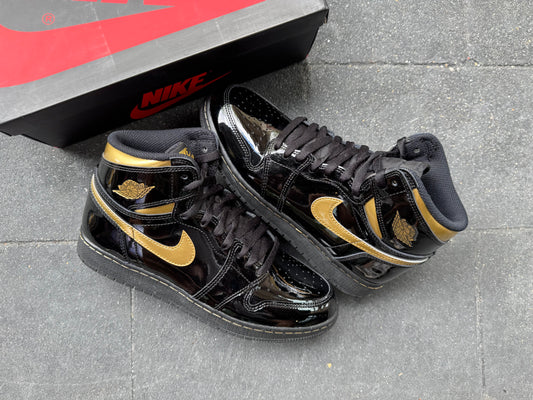 Jordan 1 Retro High Black Metallic Gold (2020) (GS) *USED*