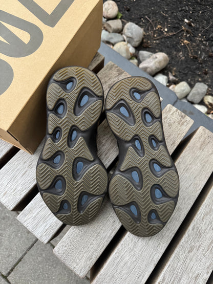 adidas Yeezy 700 V3 Clay Brown *USED*