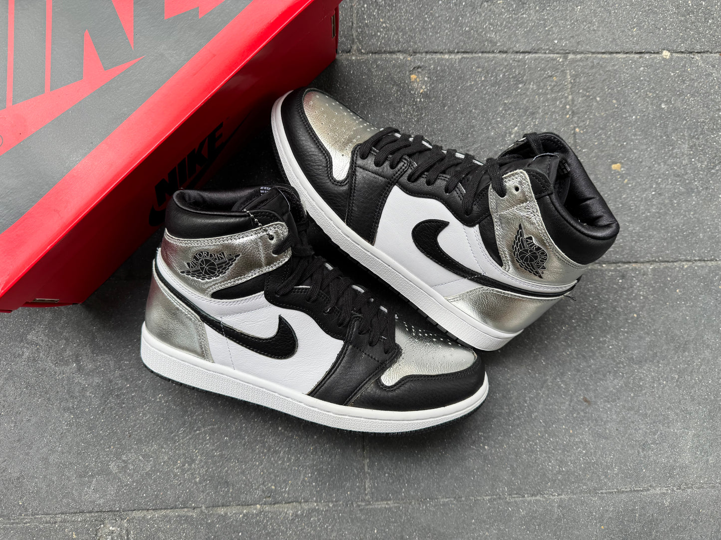 Jordan 1 Retro High Silver Toe (Women's) USED*