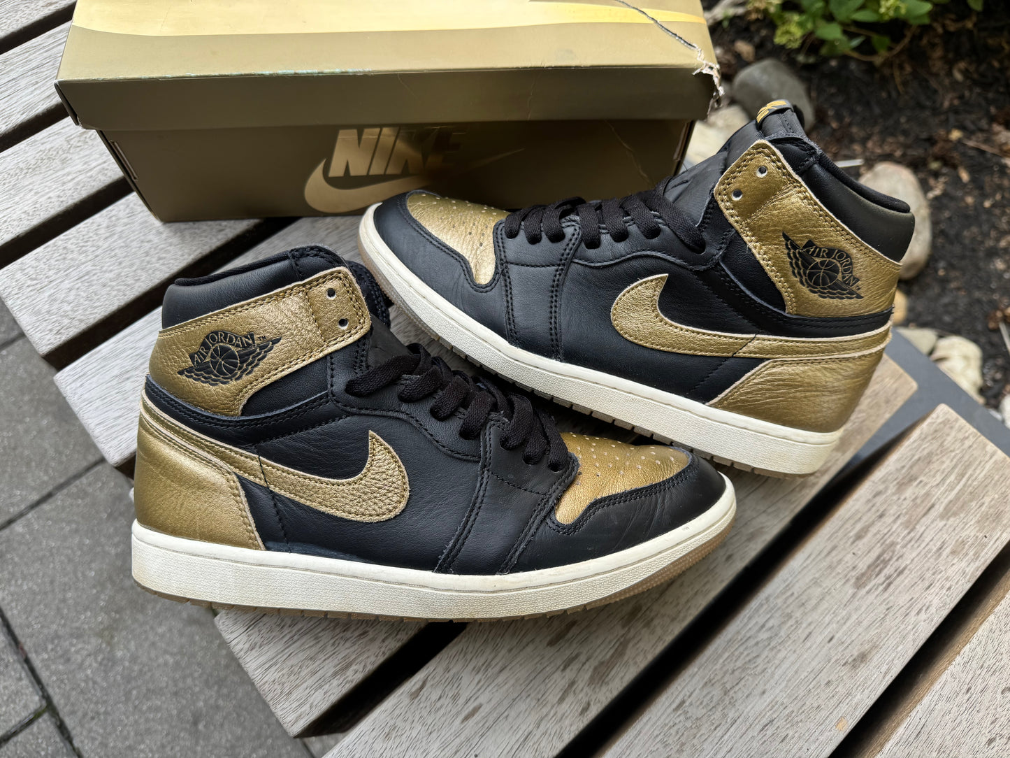 Jordan 1 Retro High OG Black Metallic Gold *USED*