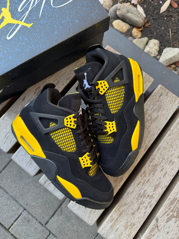 Jordan 4 Retro Thunder (2023) *USED*