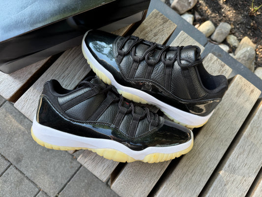 Jordan 11 Retro Low 72-10 *USED*