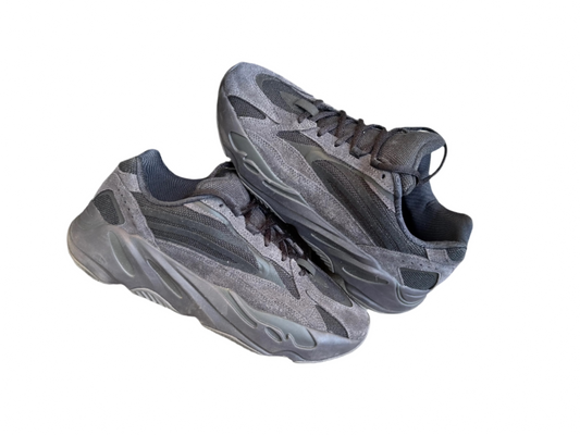 adidas Yeezy Boost 700 V2 Vanta *USED*