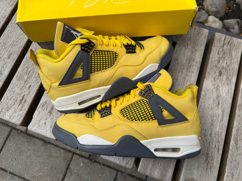 Jordan 4 Retro Lightning (2021) *USED*